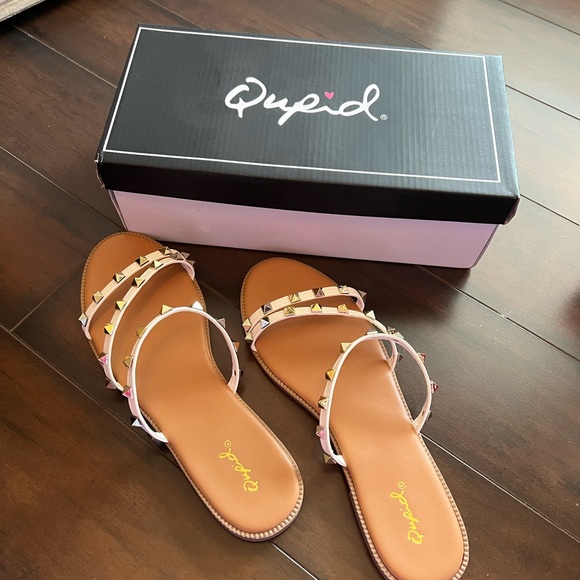 Qupid Sandals - Picture 3 of 5